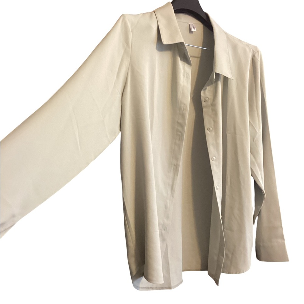 New Diosun Pale Green Button Down Blouse Size Large